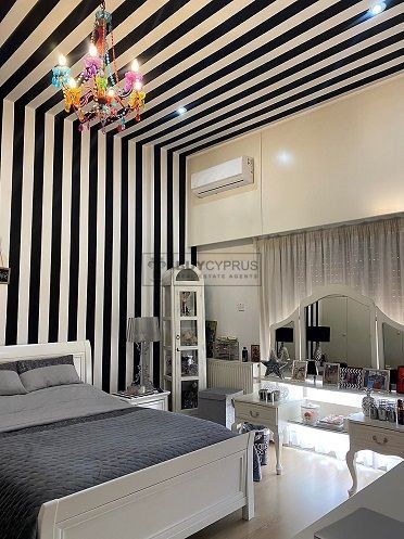 Image No.11-6 Bed Villa for sale