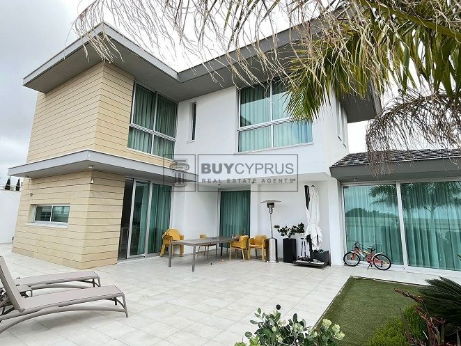 Image No.2-5 Bed Villa for sale