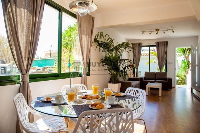 Image No.33-Commercial de 29 chambres à vendre à Kissonerga