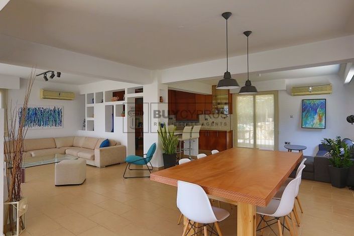 Image No.42-Commercial de 29 chambres à vendre à Kissonerga