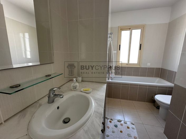 Image No.20-3 Bed Townhouse for sale