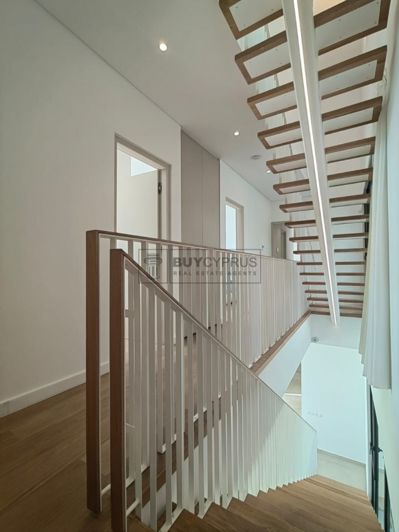 Image No.44-5 Bed Villa for sale