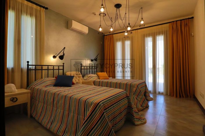 Image No.28-5 Bed Villa for sale