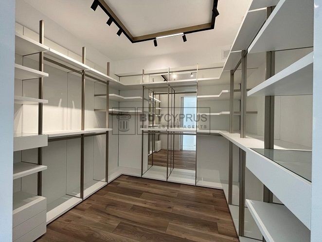 Image No.15-7 Bed Villa for sale