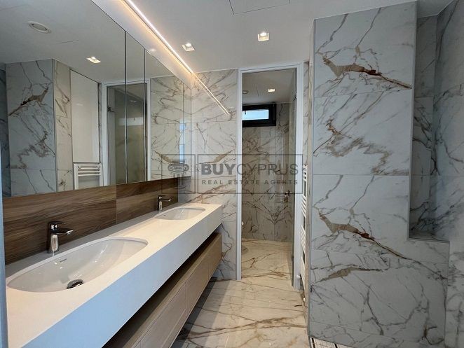 Image No.20-7 Bed Villa for sale