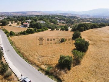 Residential Land  For Sale  in  Polemi