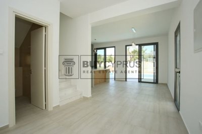 Town House For Sale  in  Mesoyi