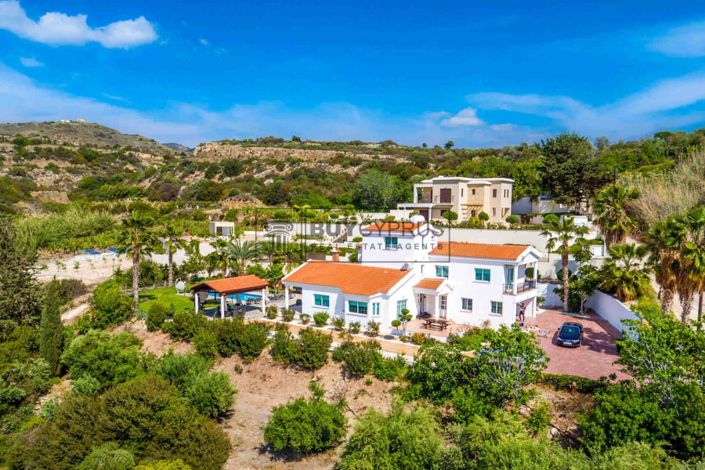 Image No.2-5 Bed Villa for sale