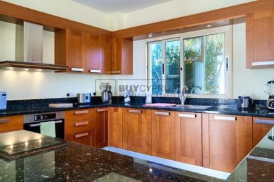 Detached Villa For Sale  in  Sea Caves