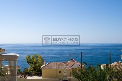 Detached Villa For Sale  in  Sea Caves
