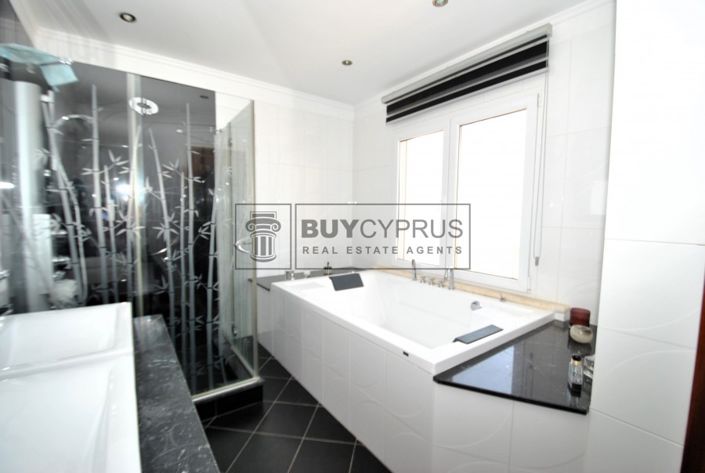 Image No.40-5 Bed Villa for sale