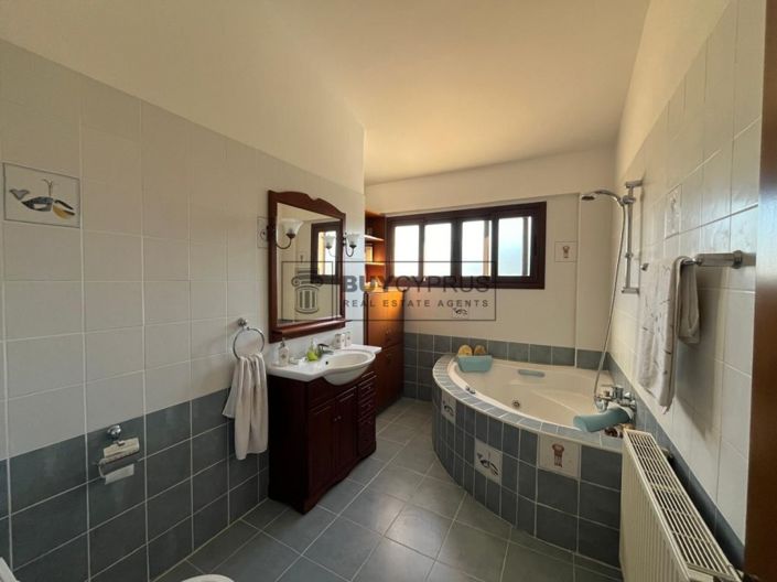 Image No.23-Villa de 5 chambres à vendre à Emba