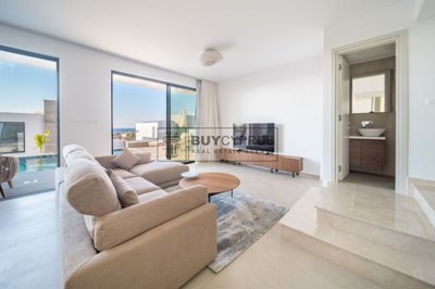 Detached Villa For Sale  in  Chlorakas