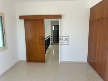 Detached Villa For Sale  in  Emba