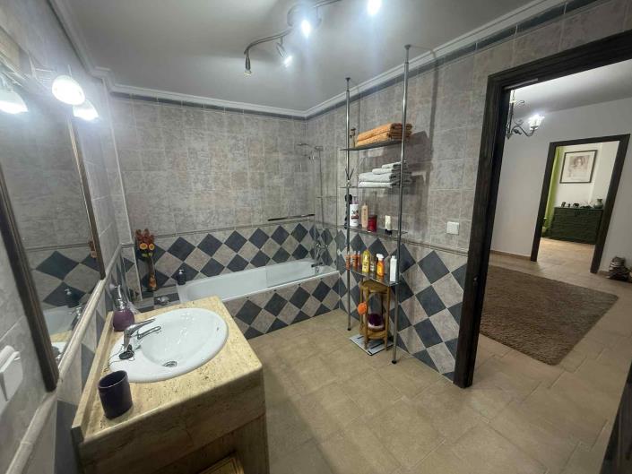 Image No.30-3 Bed Villa / Detached for sale