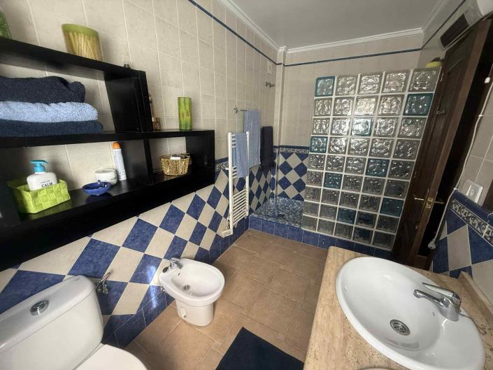 Image No.40-3 Bed Villa / Detached for sale