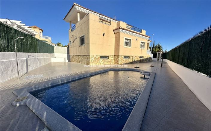 Image No.2-5 Bed Villa for sale