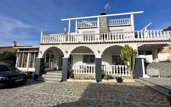 Image No.2-4 Bed Villa for sale