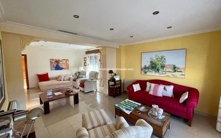 Image No.3-7 Bed Villa for sale