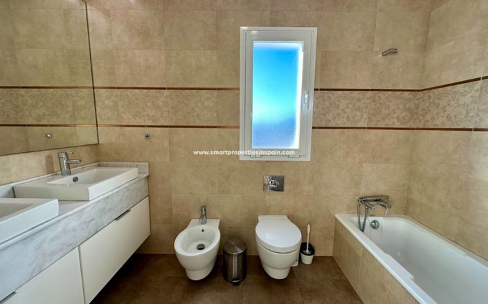 Image No.28-4 Bed Villa for sale