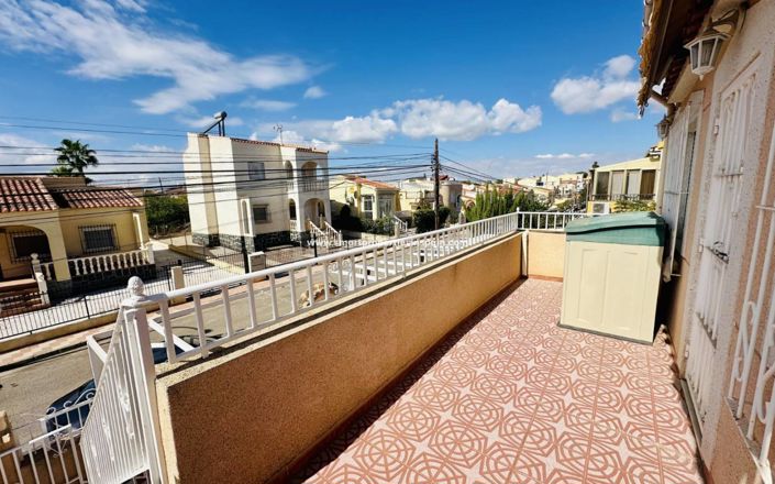 Image No.12-3 Bed Townhouse for sale