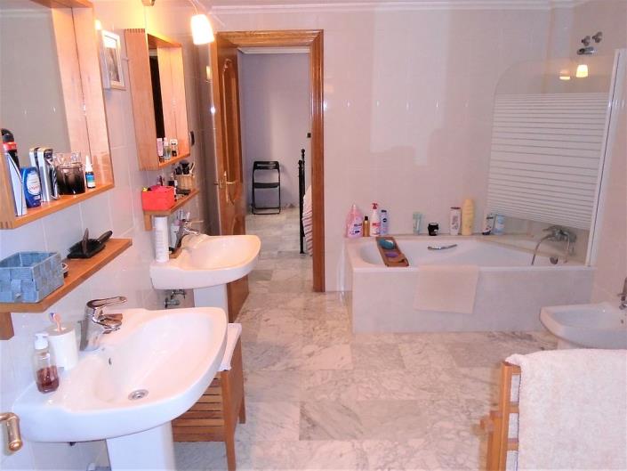 Image No.13-4 Bed Apartment for sale