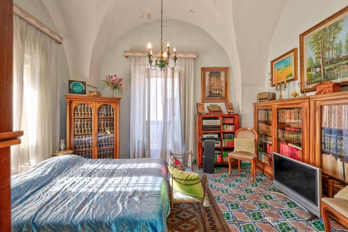 Image No.24-4 Bed House for sale