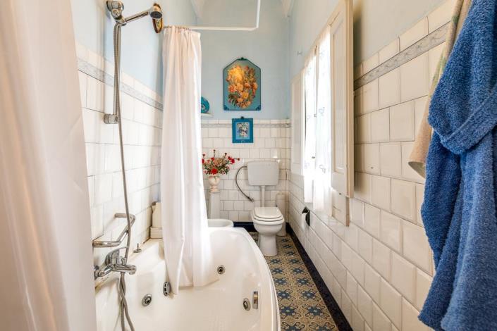 Image No.36-4 Bed House for sale