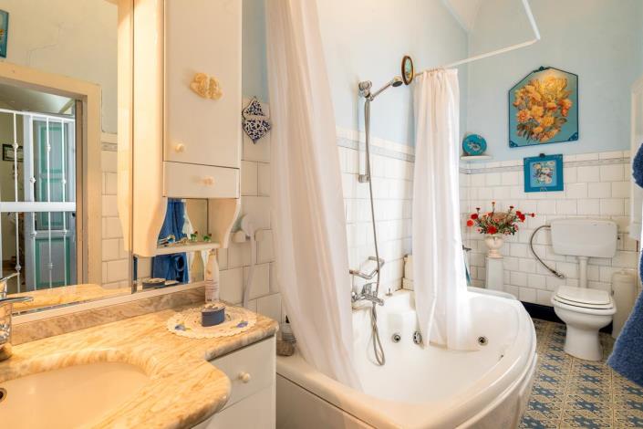 Image No.35-4 Bed House for sale