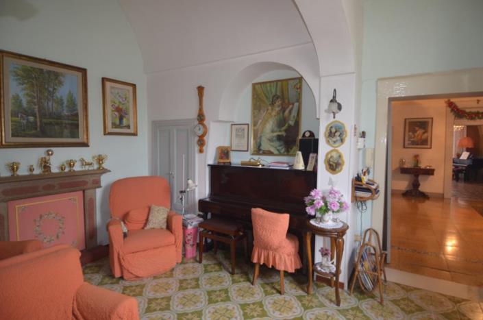 Image No.54-4 Bed House for sale