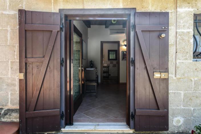 Image No.14-8 Bed Villa for sale