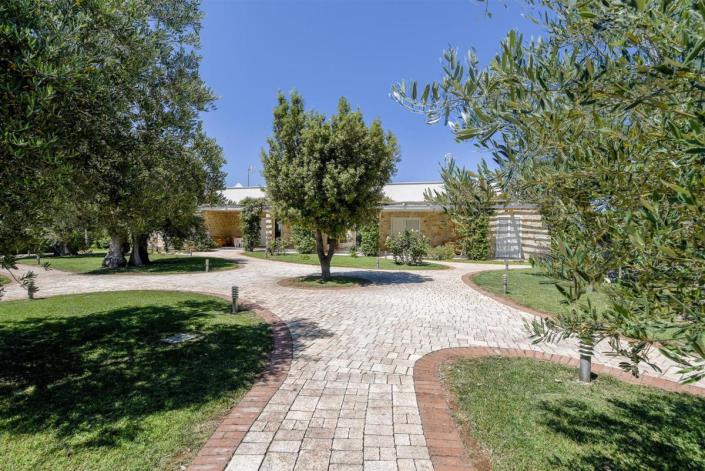 Image No.32-8 Bed Villa for sale