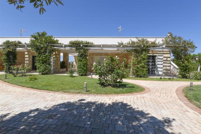 Image No.36-8 Bed Villa for sale