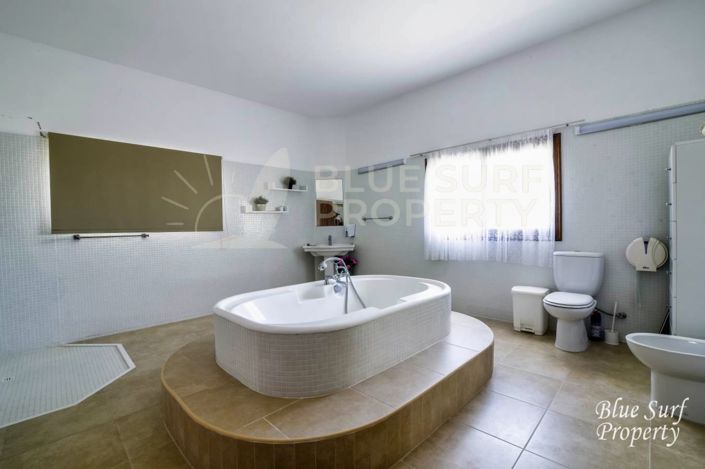 Image No.23-Villa de 21 chambres à vendre à Deryneia