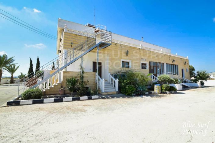 Image No.3-Villa de 21 chambres à vendre à Deryneia