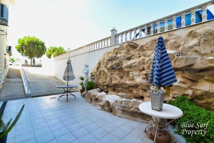 Image No.8-Villa de 21 chambres à vendre à Deryneia