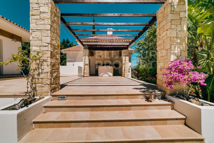 Image No.8-7 Bed Villa for sale