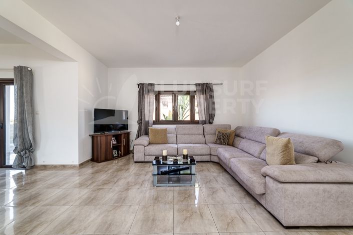 Image No.5-Villa de 4 chambres à vendre à Frenaros