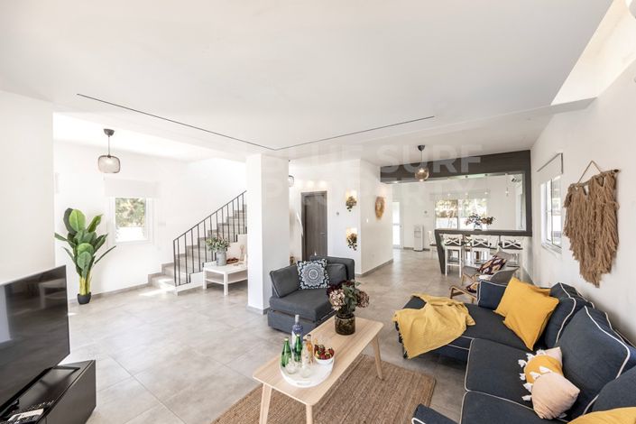 Image No.2-Villa de 4 chambres à vendre à Ayia Napa