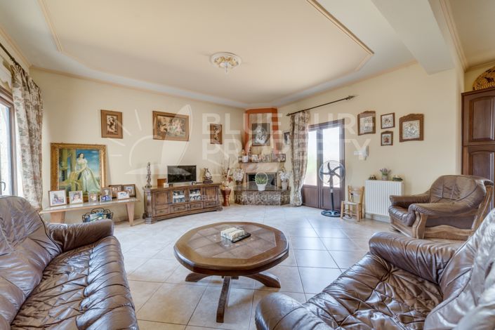 Image No.3-4 Bed Villa for sale