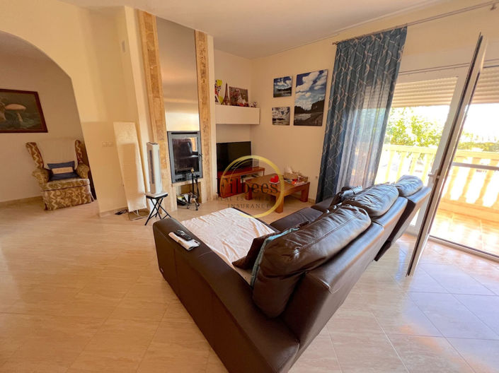 Image No.2-3 Bed Country House for sale