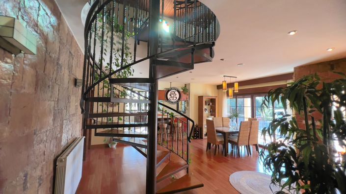 Image No.20-5 Bed Country House for sale