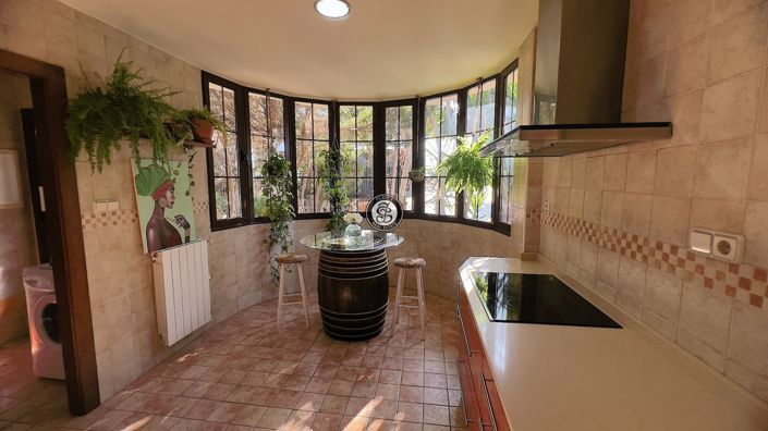 Image No.7-5 Bed Country House for sale