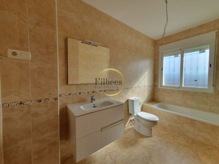 Image No.18-5 Bed Country House for sale