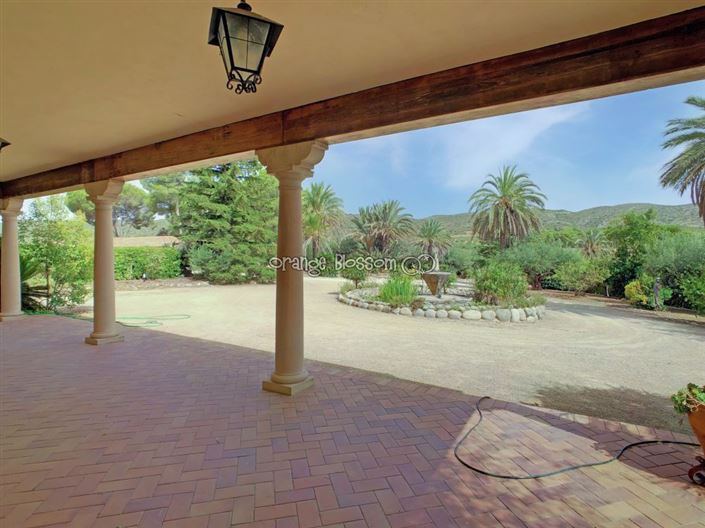 Image No.10-8 Bed Villa for sale