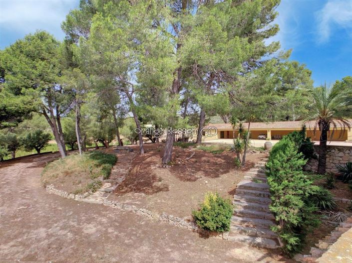 Image No.12-8 Bed Villa for sale