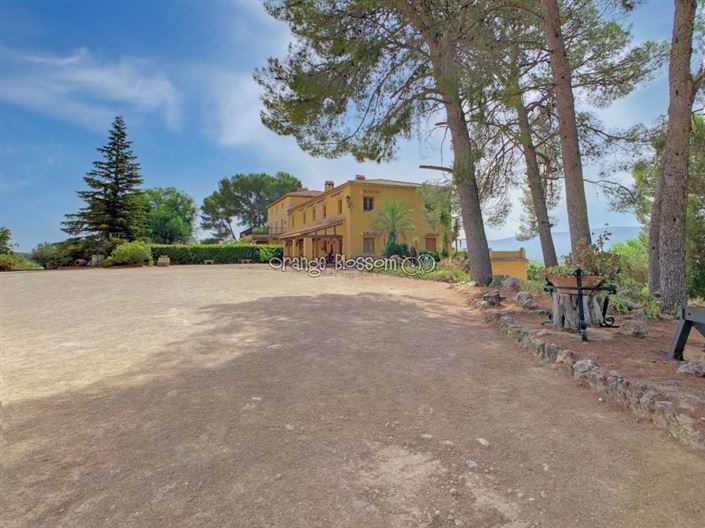 Image No.3-8 Bed Villa for sale