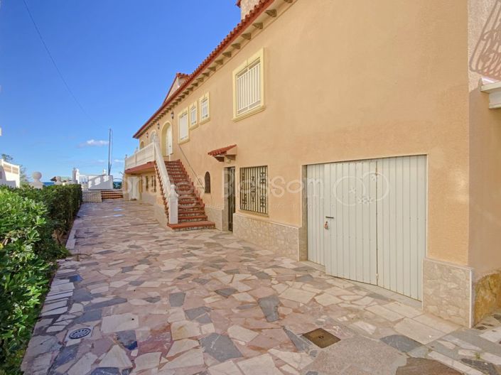 Image No.3-9 Bed Chalet for sale