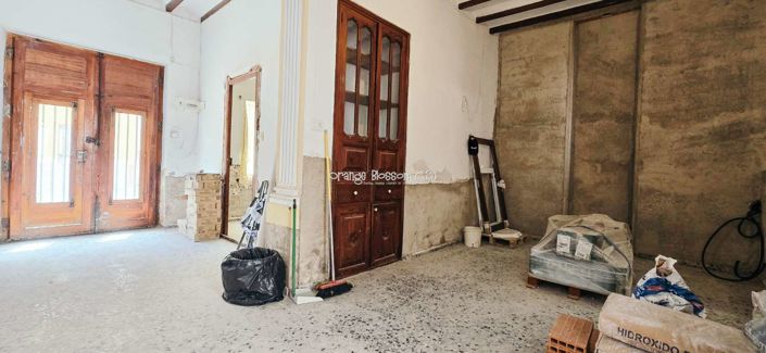 Image No.18-6 Bed Townhouse for sale