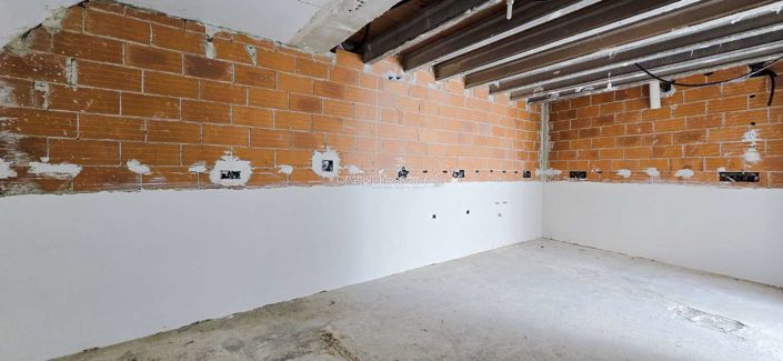 Image No.6-6 Bed Townhouse for sale